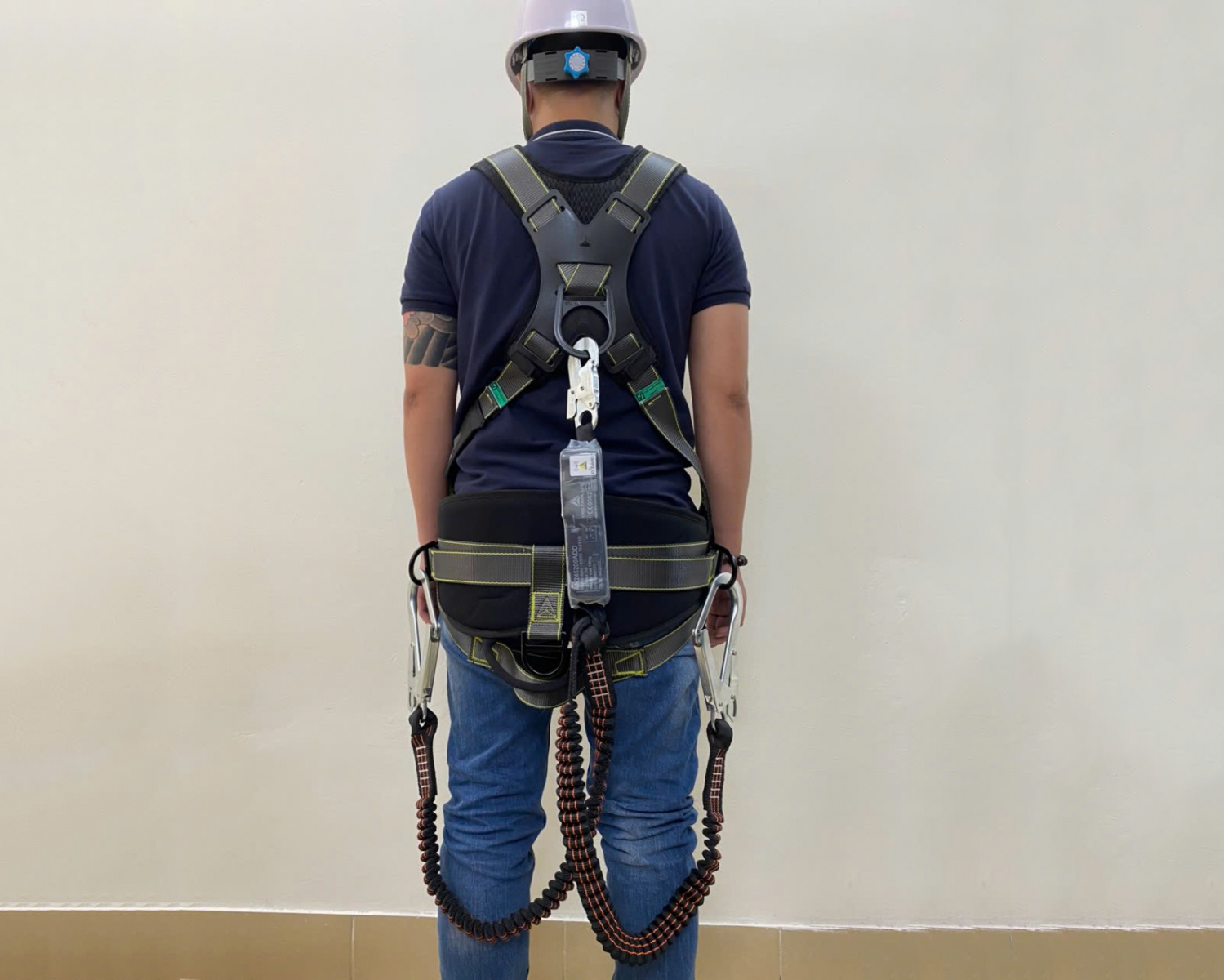 Điều chỉnh quai chân của dây đai bảo hộ