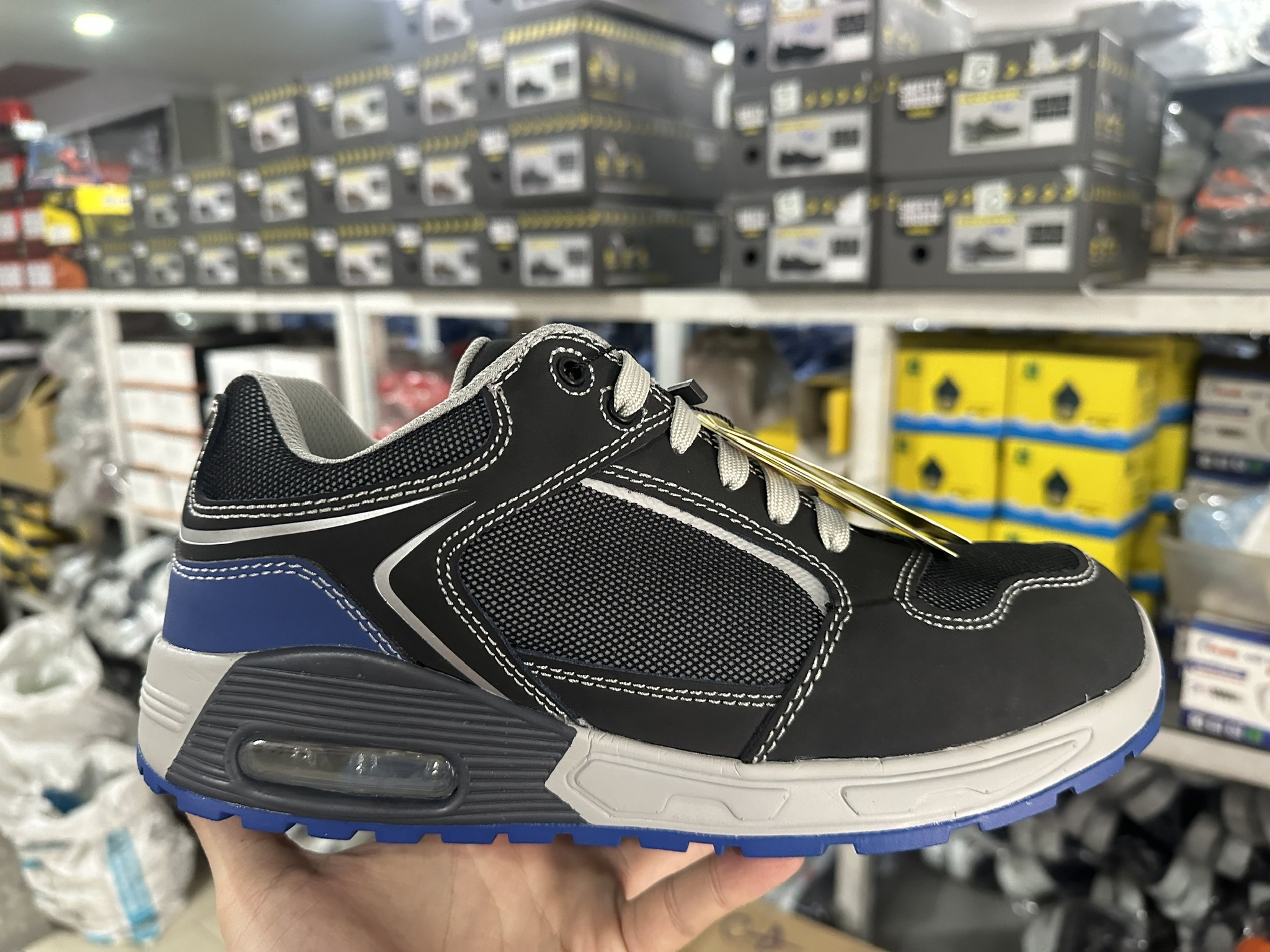 Giày bảo hộ lao động chống va đập