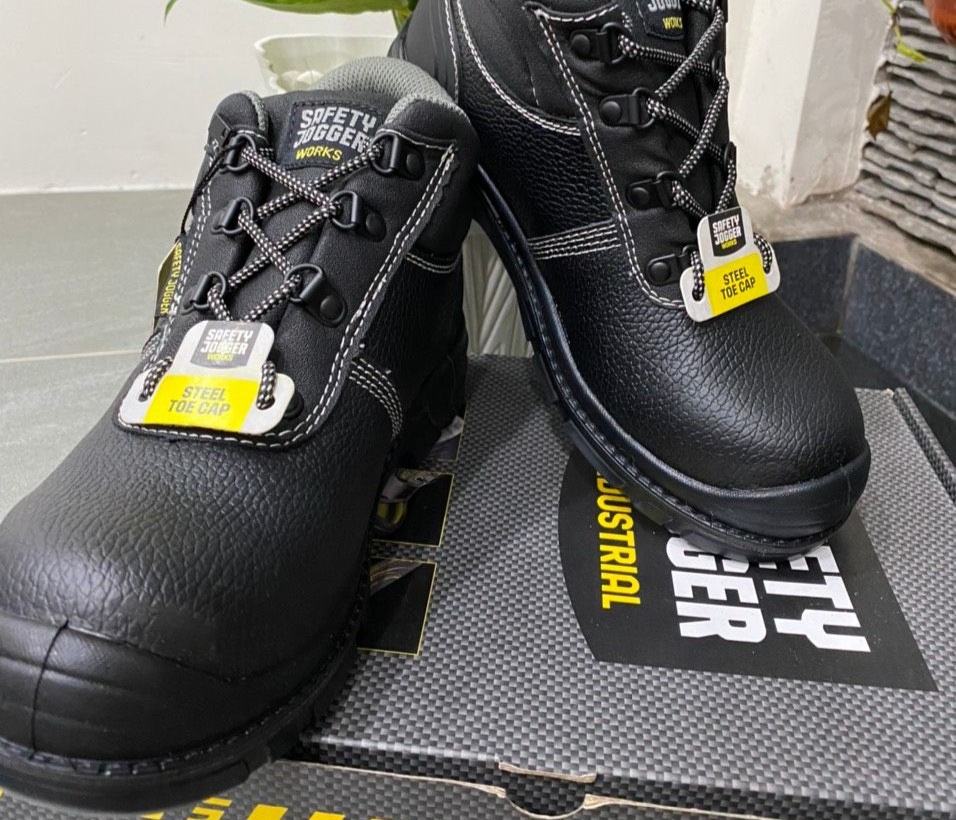 Giày bảo hộ lao động đế thép