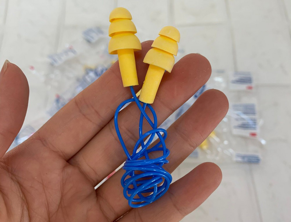Se nhỏ nút bịt tai trước khi đeo để đạt hiệu quả